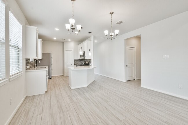 Building Photo - 9123 Eskesen Dr