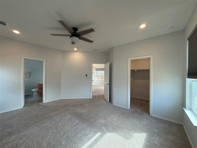 Building Photo - 216 Bougainvillea Lp