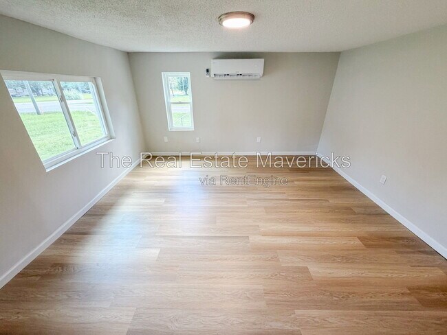 Building Photo - 132 Edgewood St