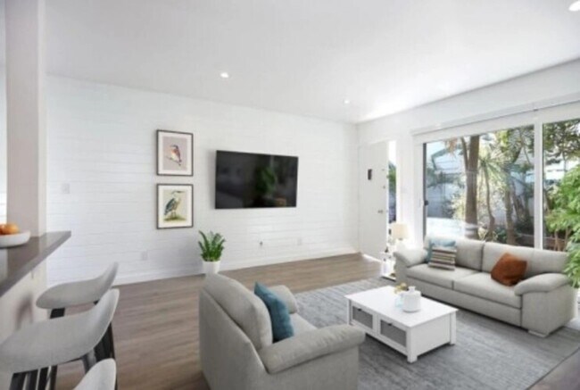 Interior Photo - 4th Ave