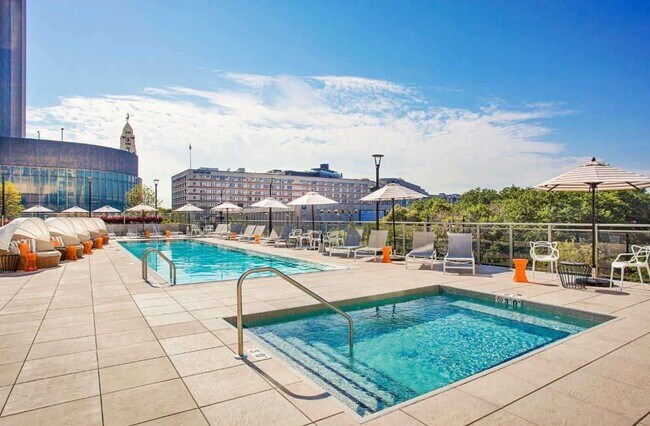 Building Photo - 750 N Hudson Ave