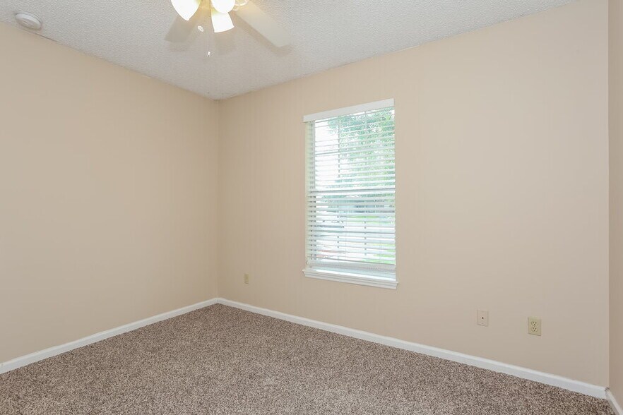 Building Photo - 2141 Ardencroft Dr