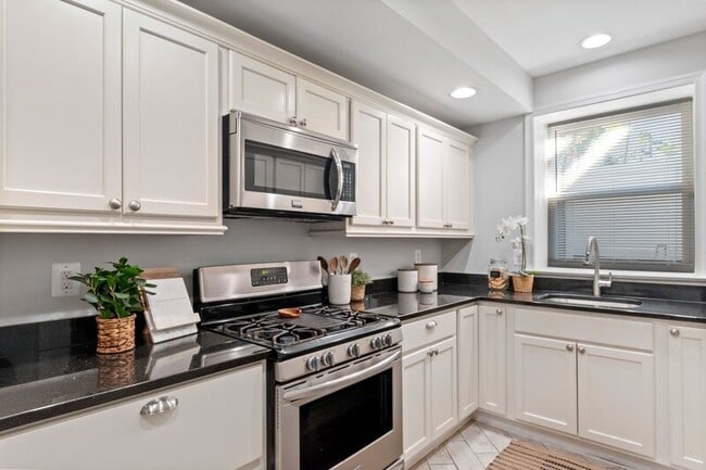 Building Photo - 229 S Wolfe St