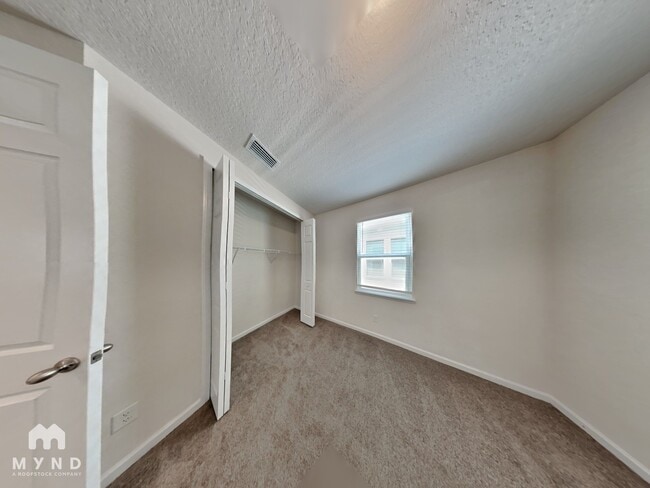Building Photo - 2880 Alpin Dr