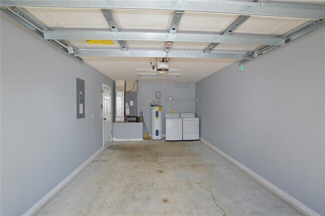 Building Photo - 42 Farmsworth Dr