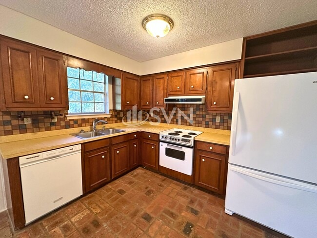 Building Photo - 56 Alan Dr