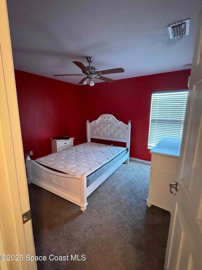 Building Photo - 3925 SW Laffite St