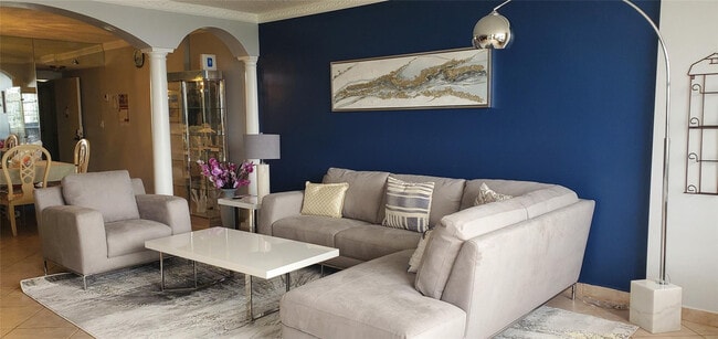 Building Photo - 3725 S Ocean Dr