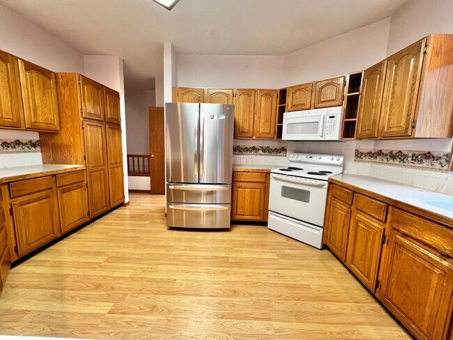 Building Photo - Charming 3 bed, 3 bath Ranch Home in South Fort Collins