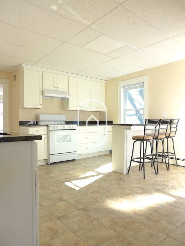 Building Photo - 34 Pontiac St