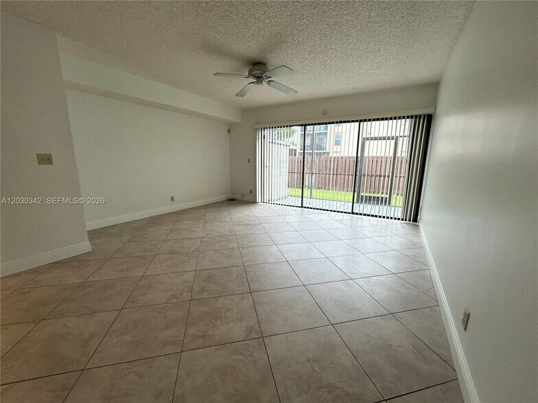 Building Photo - 4401 SW 70th Ter