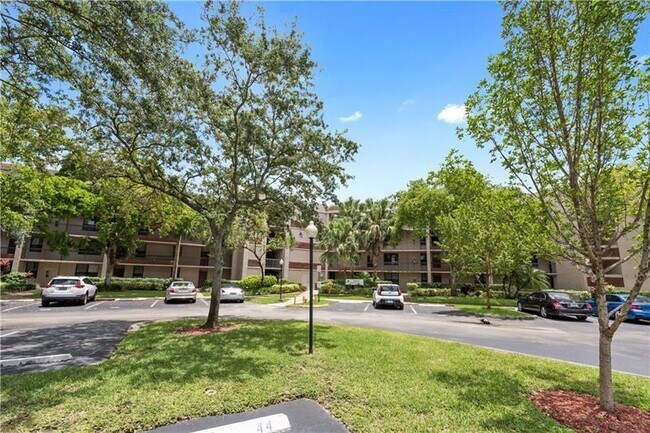 Building Photo - 7500 NW 1st Ct
