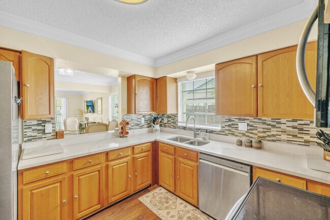 Building Photo - 1350 Riverside Cir