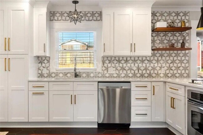 Building Photo - 2968 Catalina Dr