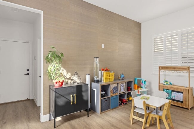 Building Photo - Beautifully Upgraded, Single Story 3 Bed, ...