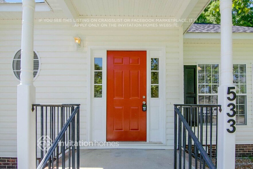 Building Photo - 533 Hanska Way