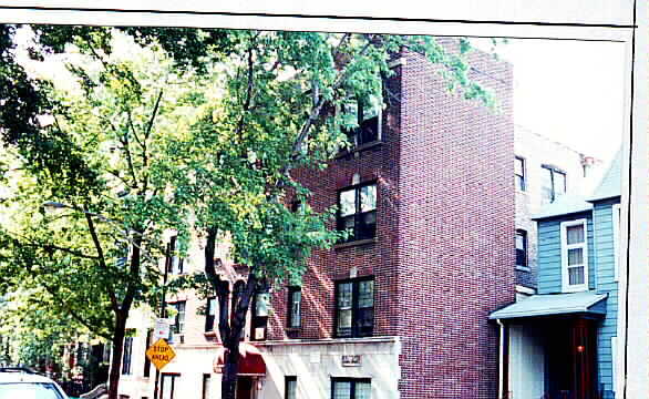 Building Photo - 640 Briar