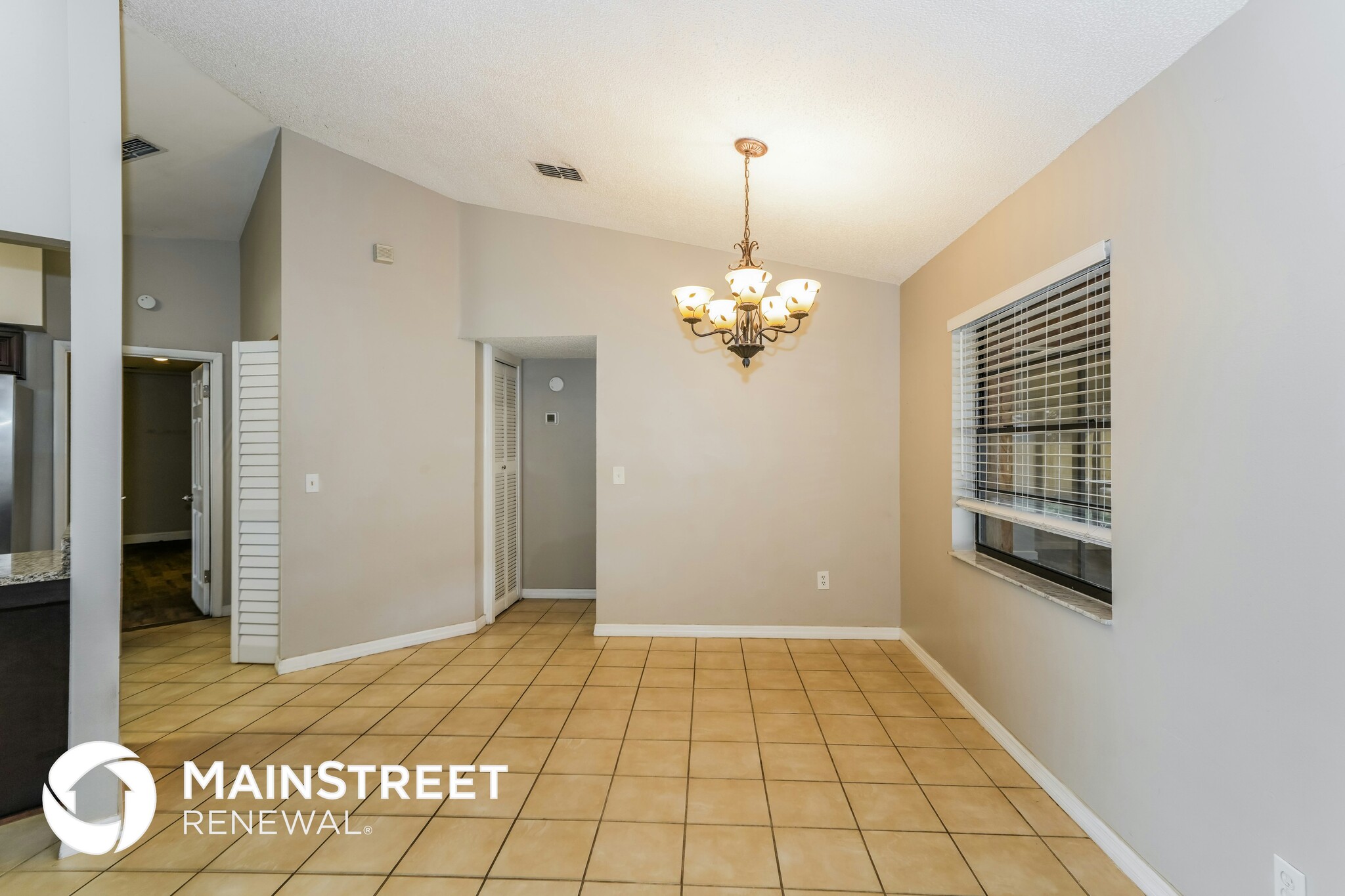 Building Photo - 1805 Lk Crst Ave