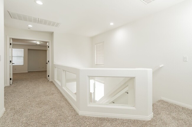 Building Photo - Beautiful Remodeled 3 Bed Home in the SW