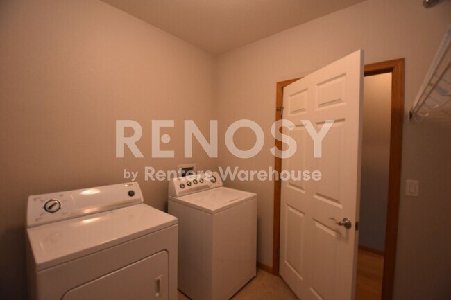 Building Photo - Stunning 1 Bedroom 1 Bathroom in Saint Louis Park!