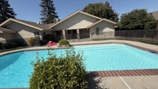 Building Photo - 9404 High Oak Dr