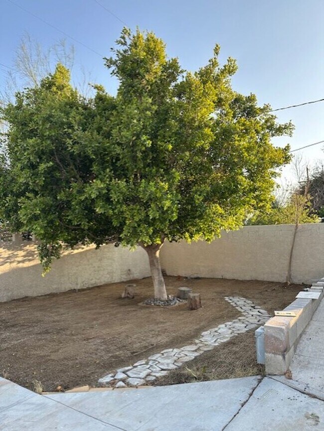 Building Photo - 4 bedroom in Desert Hot Springs