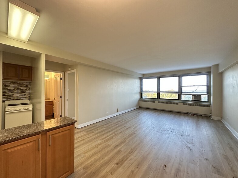 Building Photo - 4180 N Marine Dr