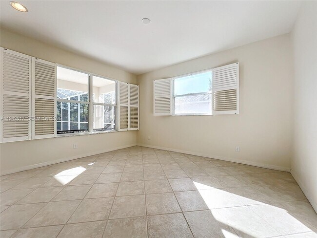 Building Photo - 4874 Sabal Lake Cir