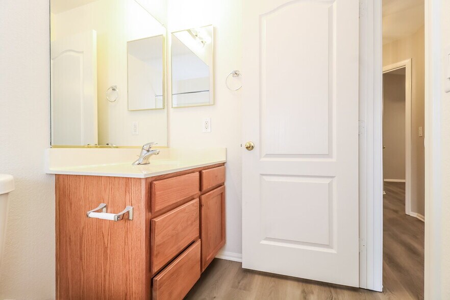 Building Photo - 3108 S 92nd Dr