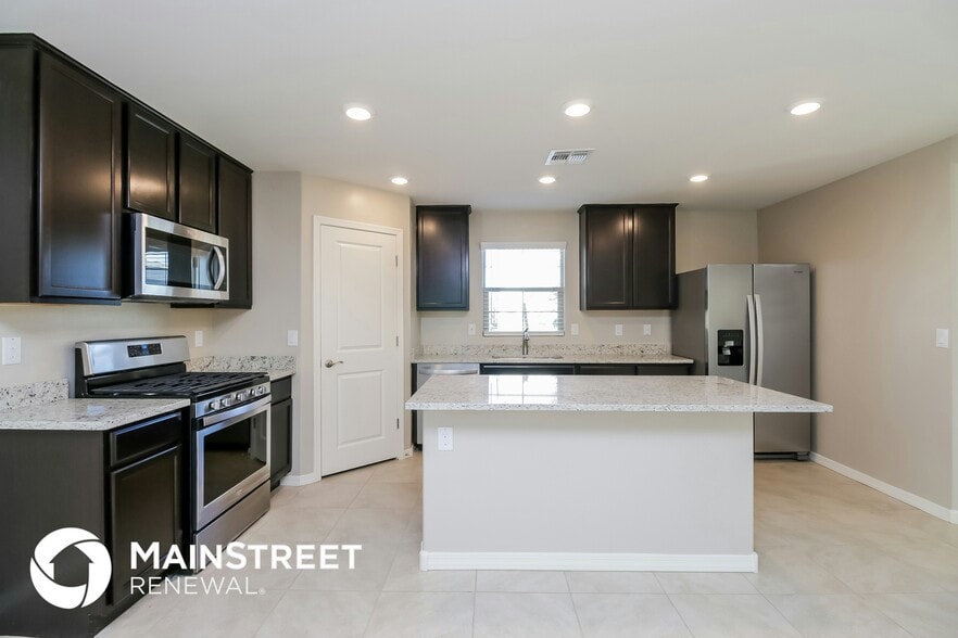 Building Photo - 8221 W Albeniz Pl