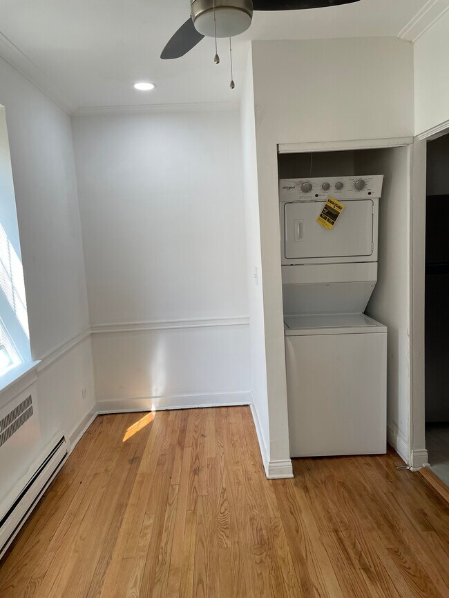 Building Photo - 9522 S Vanderpoel Ave