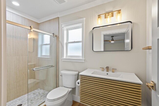 Building Photo - Modern Living Awaits!