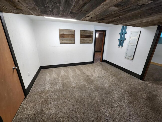 Building Photo - 2318 E Boulevard Ave