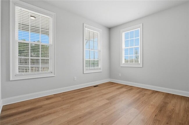 Building Photo - 1254 Six Sisters St