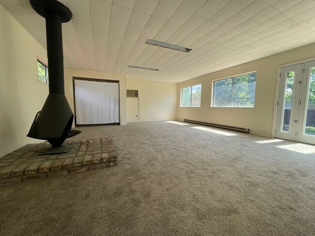 Building Photo - Charming & Unique Fair Oaks Home with Deta...