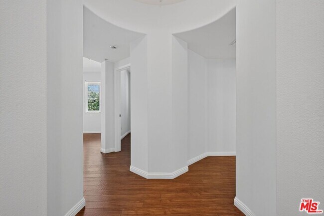 Building Photo - 360 W Ave 26