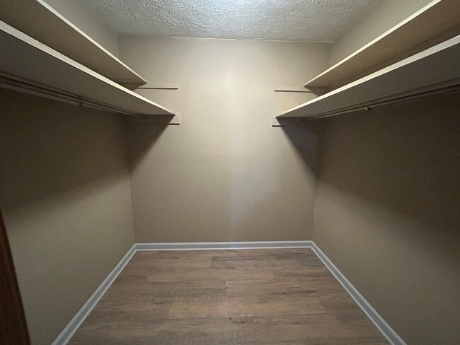 Building Photo - 610 Cottonwood Dr