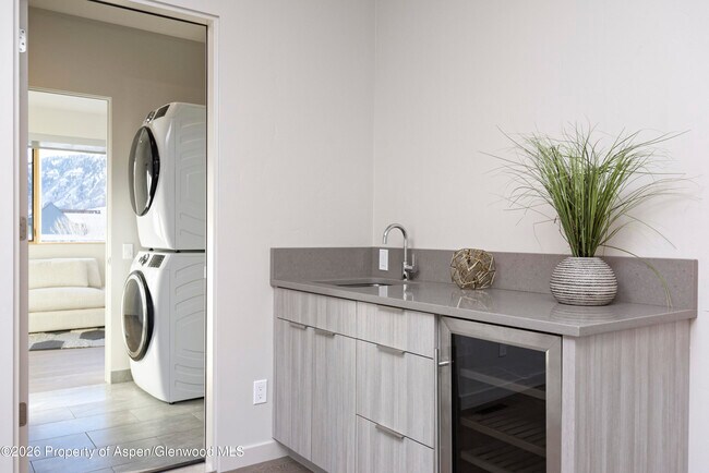 Building Photo - 113 Valley Ct