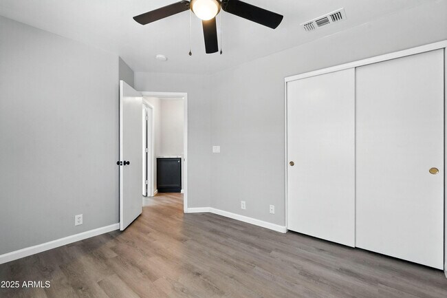 Building Photo - 1424 E Binner Dr