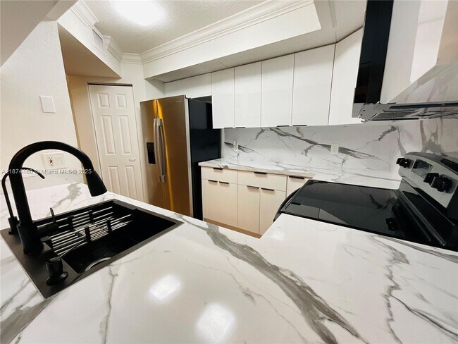 Building Photo - 12500 SW 5th Ct