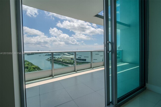 Building Photo - 900 Biscayne Blvd
