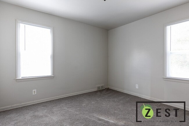 Building Photo - Amazing 3 bed 1 bath Home