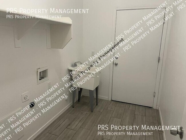 Building Photo - 34909 N Palm Dr