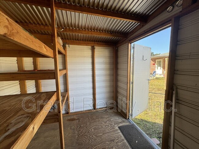 Building Photo - 1015 Peakview Dr