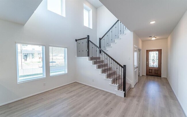 Building Photo - 200 Copper Lily Dr