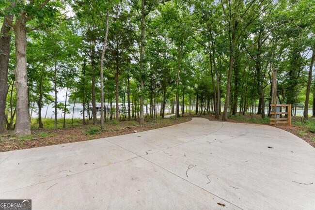 Building Photo - 151 S Pointe Dr