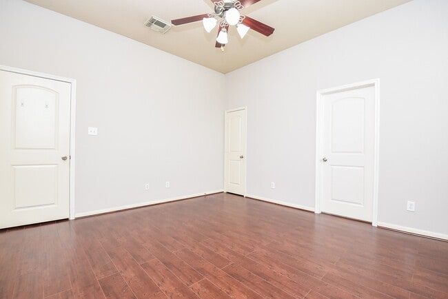 Building Photo - 6014 Starbrook Creek Dr