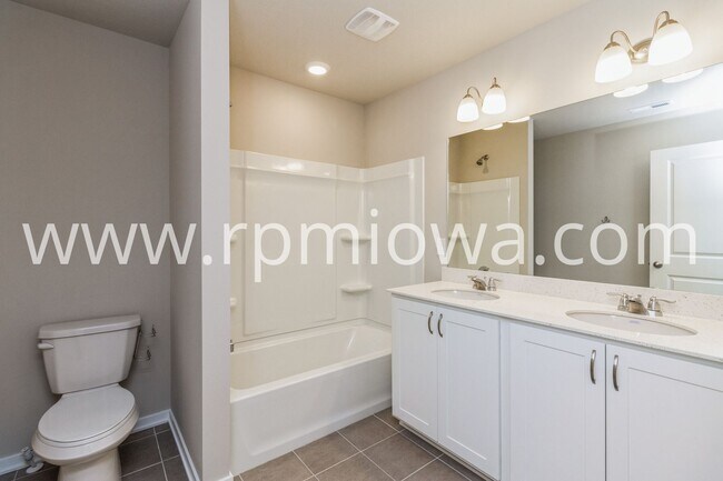 Building Photo - PRAIRIE TRAIL HOME!! 4 Bedroom, 3 Bathroom in Ankeny
