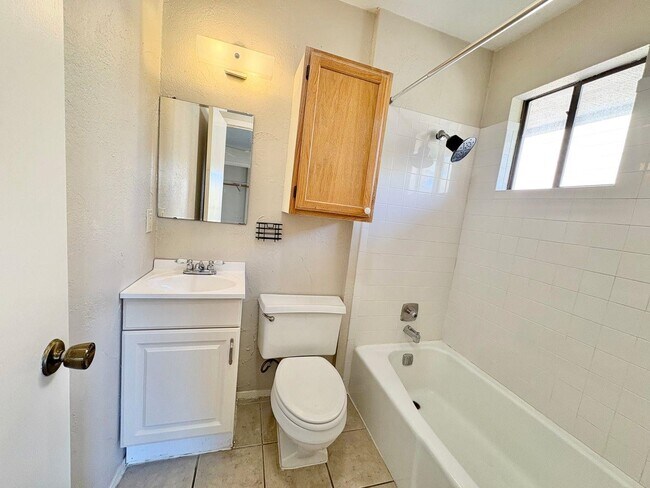 Building Photo - 601 Free Rein