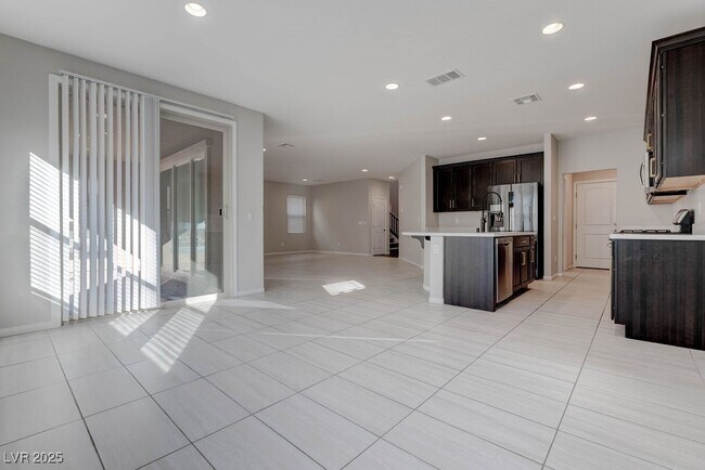 Building Photo - 12847 Slipknot St